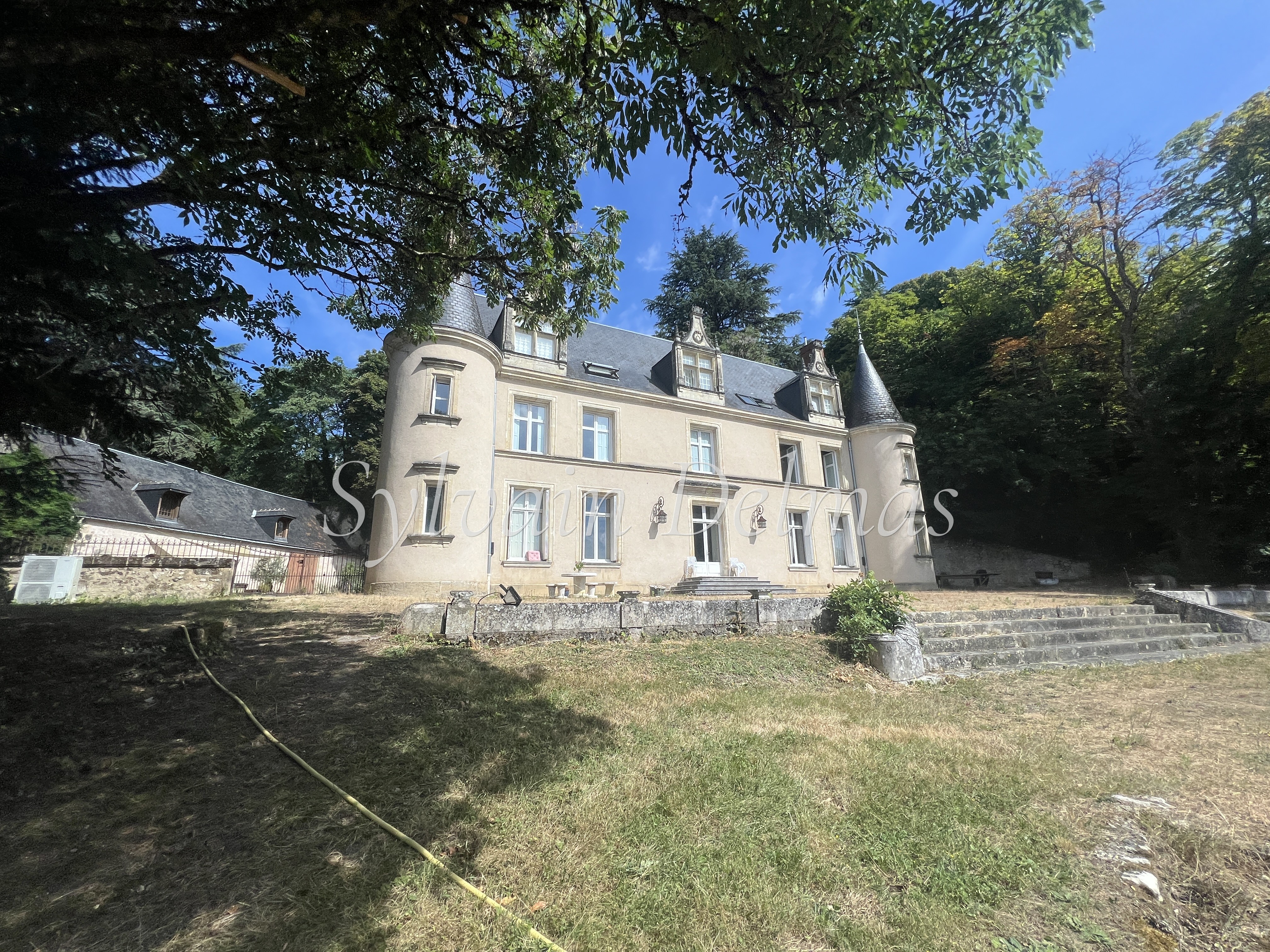 SUBLIME CHÂTEAU DU XV ET XIXème restauré
