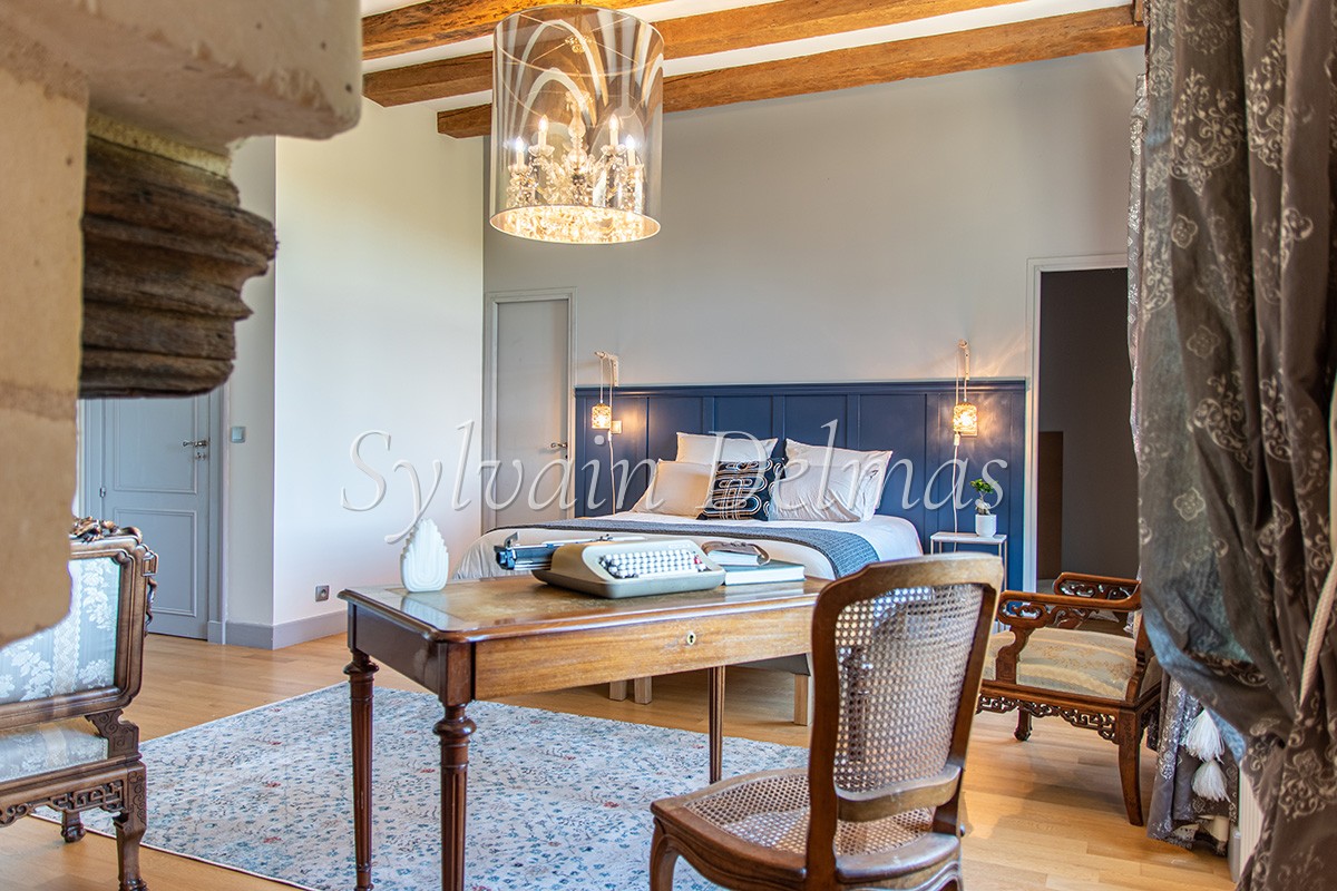 SUBLIME CHÂTEAU DU XV ET XIXème restauré